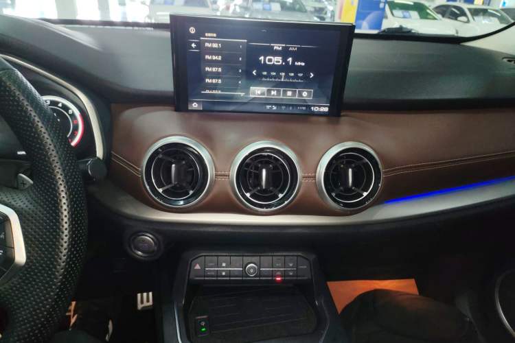Used Wey VV6 2018 2.0T Two-Wheel-Drive Ultra-Luxury Version China V Standard Audio And AC Panel
