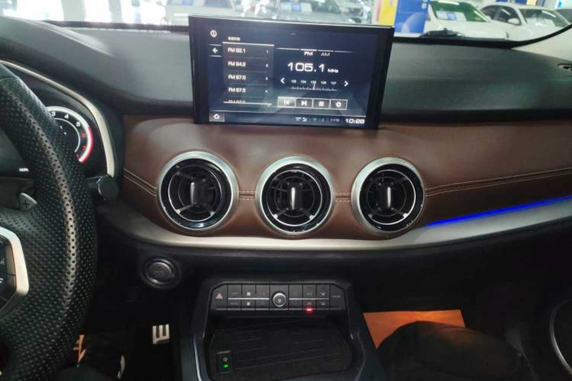 Used Wey VV6 2018 2.0T Two-Wheel-Drive Ultra-Luxury Version China V Standard Audio And AC Panel