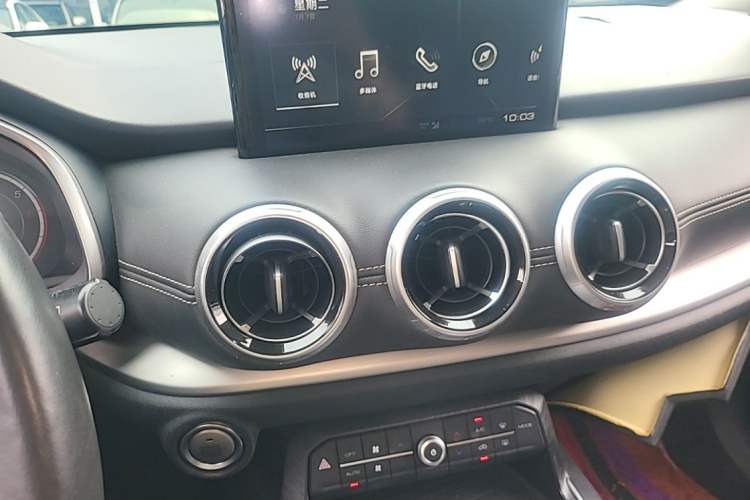 Used Wey VV6 2018 2.0T Two-Wheel Drive Flagship Version China V Standard Audio And AC Panel
