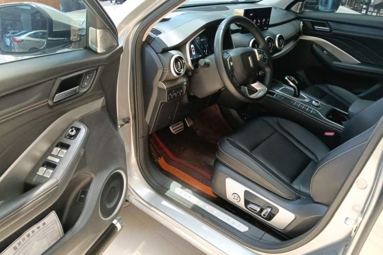 Used Wey VV6 2018 2.0T Two-Wheel-Drive Ultra-Luxury Version China V Standard Driver Seat