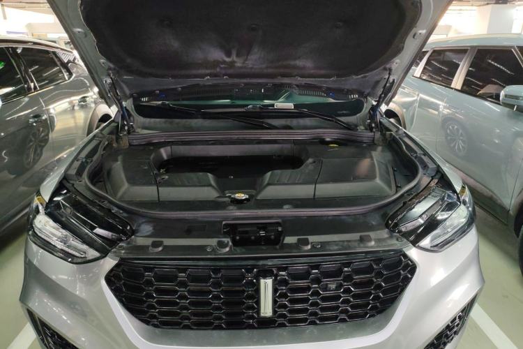Used Wey VV6 2018 2.0T Two-Wheel-Drive Ultra-Luxury Version China V Standard Engine Bay
