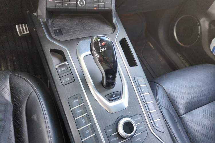 Used Wey VV6 2018 2.0T Two-Wheel Drive Flagship Version China V Standard Gear Lever
