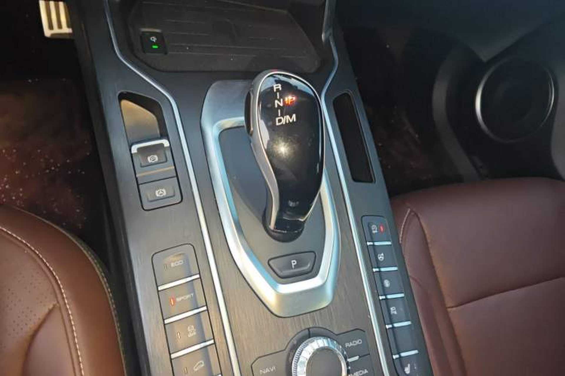 Used Wey VV6 2018 2.0T Two-Wheel-Drive Ultra-Luxury Version China V Standard Gear Lever