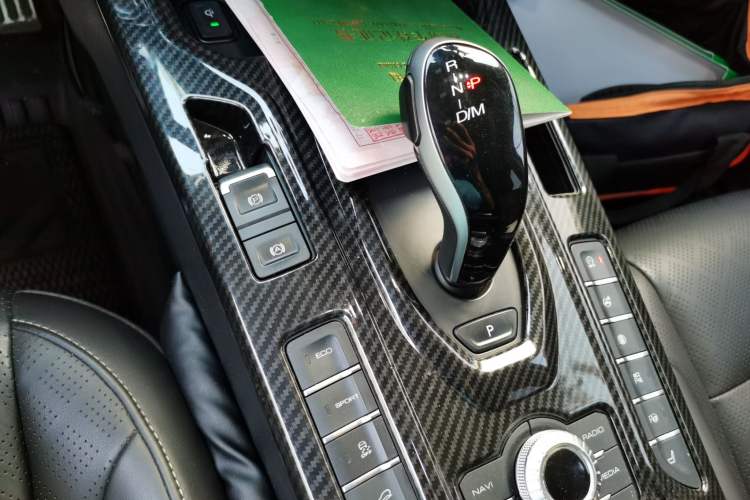 Used Wey VV6 2018 2.0T Two-Wheel Drive Flagship Version China V Standard Gear Lever