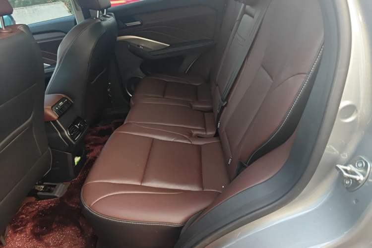 Used Wey VV6 2018 2.0T Two-Wheel-Drive Ultra-Luxury Version China V Standard Interior 4