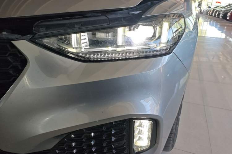 Used Wey VV6 2018 2.0T Four-Wheel Drive Ultra-Luxury Version China V Standard Left Front Headlight