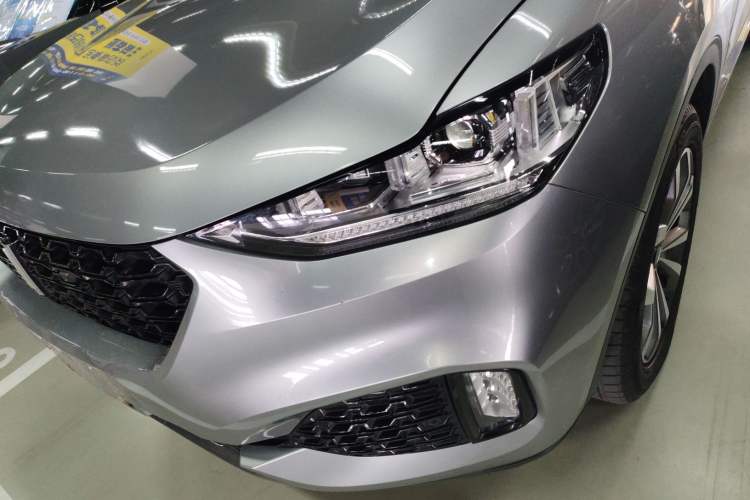 Used Wey VV6 2018 2.0T Two-Wheel-Drive Ultra-Luxury Version China V Standard Left Front Headlight