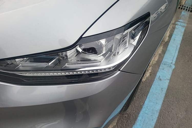 Used Wey VV6 2018 2.0T Two-Wheel Drive Flagship Version China V Standard Left Front Headlight