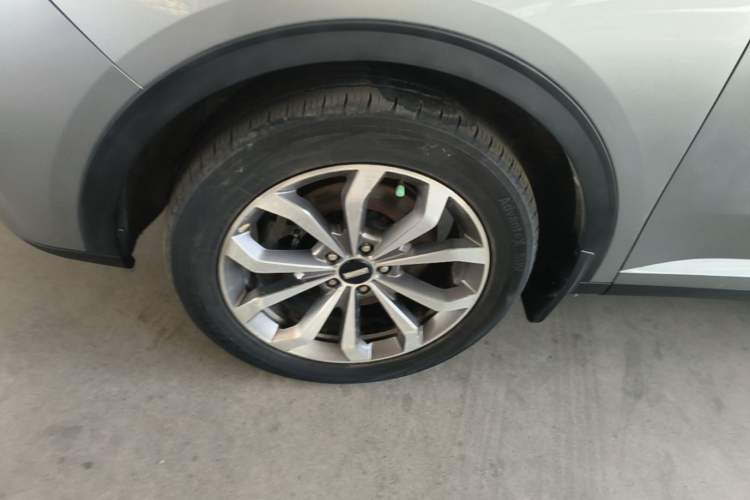 Used Wey VV6 2018 2.0T Two-Wheel-Drive Ultra-Luxury Version China V Standard Left Front Wheel Hub