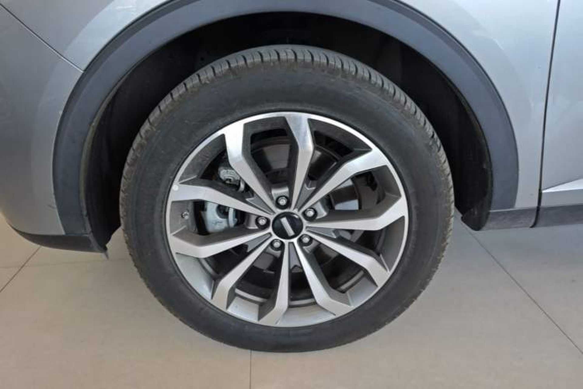 Used Wey VV6 2018 2.0T Four-Wheel Drive Ultra-Luxury Version China V Standard Left Front Wheel Hub