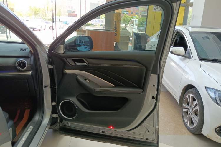 Used Wey VV6 2018 2.0T Two-Wheel-Drive Ultra-Luxury Version China V Standard Right Front Door Interior