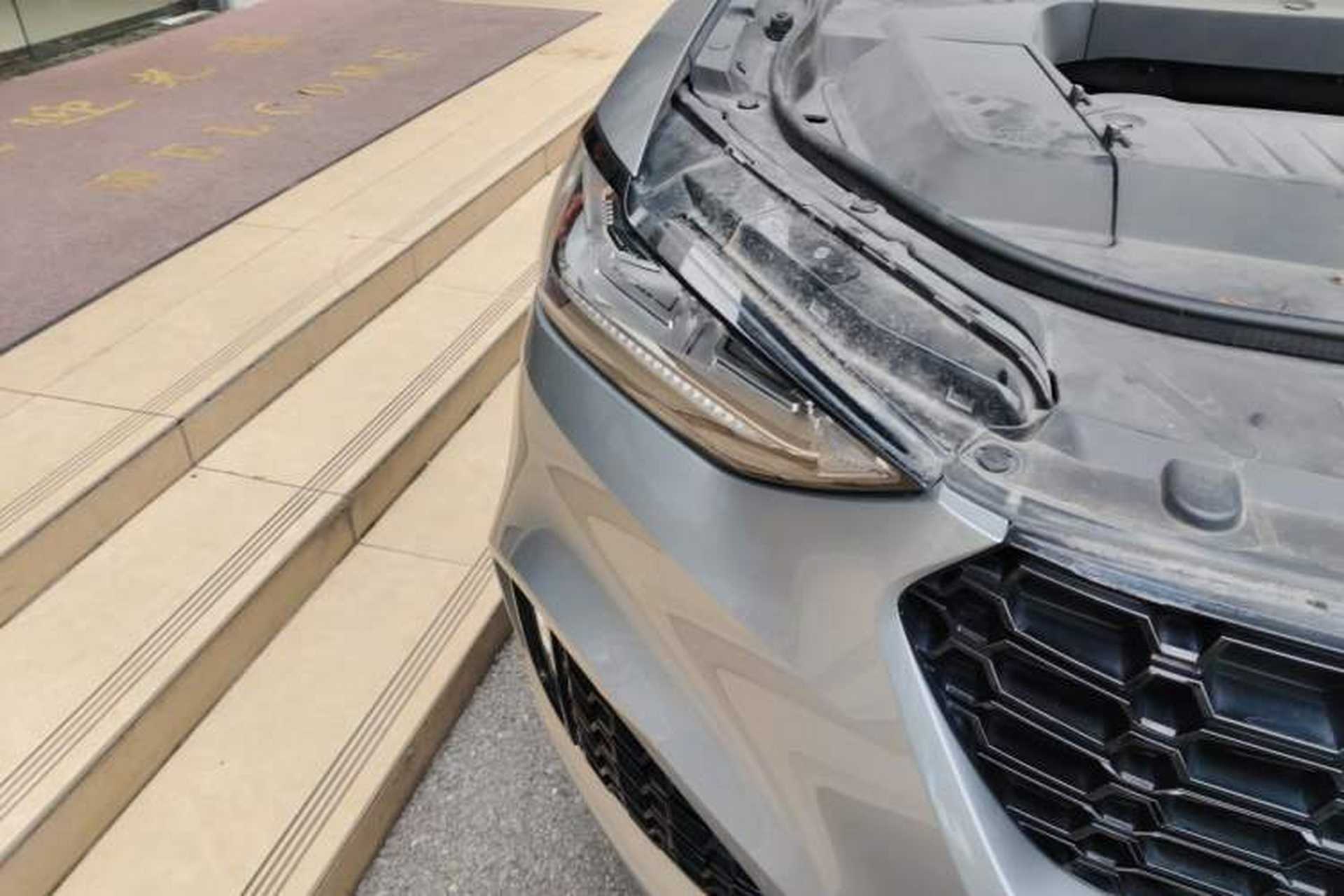 Used Wey VV6 2018 2.0T Two-Wheel-Drive Ultra-Luxury Version China V Standard Right Front Headlight