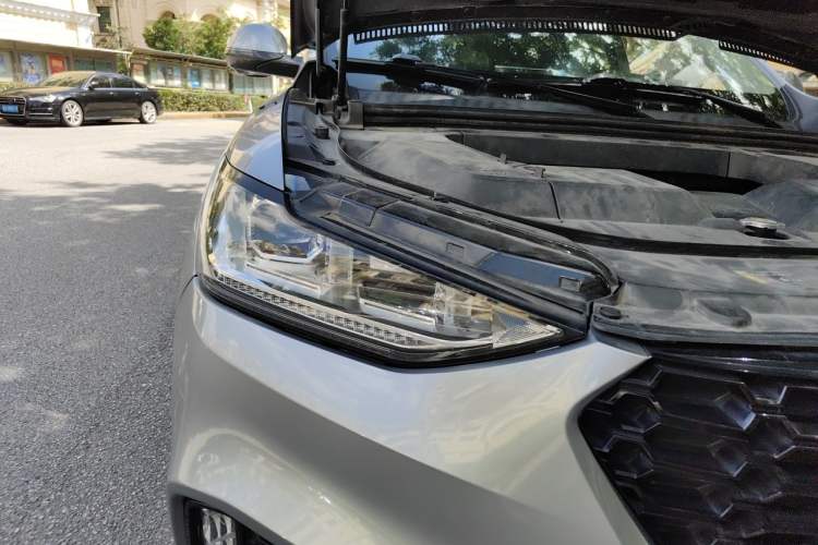 Used Wey VV6 2018 2.0T Two-Wheel Drive Flagship Version China V Standard Right Front Headlight