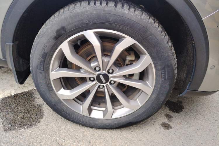 Used Wey VV6 2018 2.0T Two-Wheel Drive Flagship Version China V Standard Right Front Wheel Hub