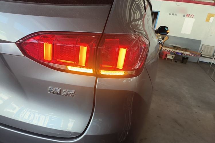 Used Wey VV6 2018 2.0T Two-Wheel-Drive Ultra-Luxury Version China V Standard Right Rear Taillight