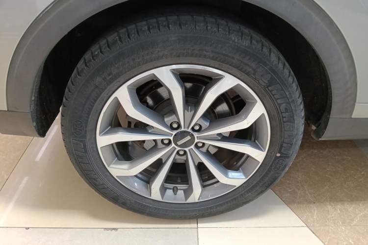 Used Wey VV6 2018 2.0T Two-Wheel-Drive Ultra-Luxury Version China V Standard Right Rear Wheel Hub