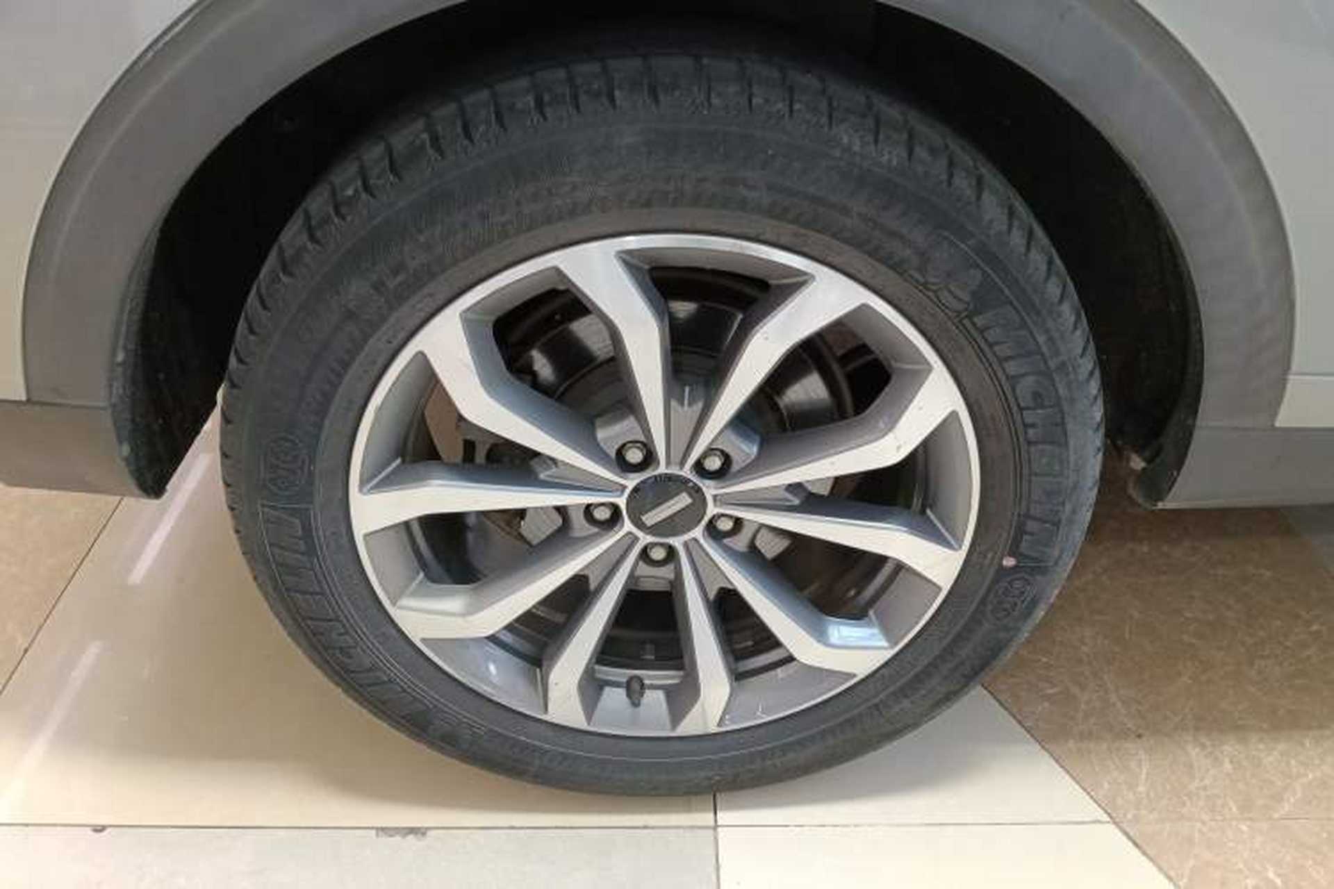 Used Wey VV6 2018 2.0T Two-Wheel-Drive Ultra-Luxury Version China V Standard Right Rear Wheel Hub