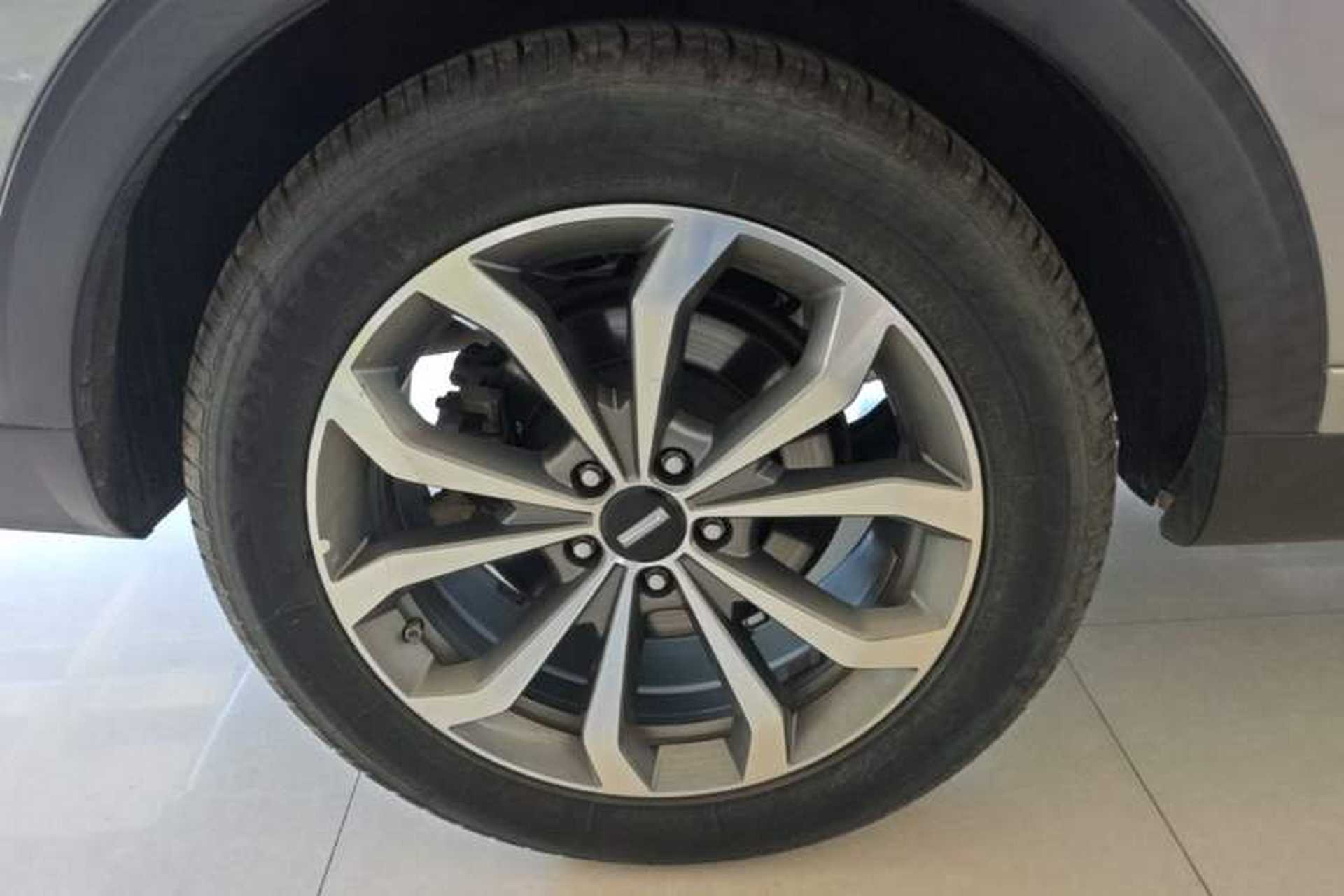 Used Wey VV6 2018 2.0T Four-Wheel Drive Ultra-Luxury Version China V Standard Right Rear Wheel Hub