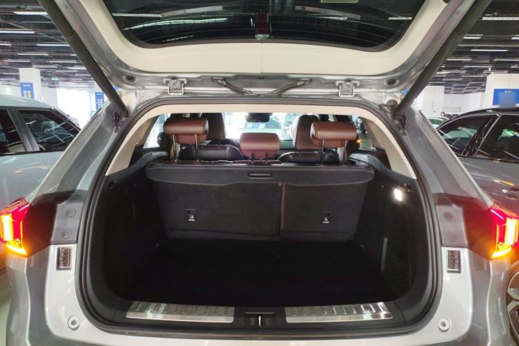 Used Wey VV6 2018 2.0T Two-Wheel-Drive Ultra-Luxury Version China V Standard Trunk