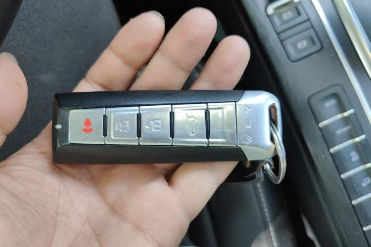 Used Wey VV6 2018 2.0T Two-Wheel Drive Flagship Version China V Standard Vehicle Key