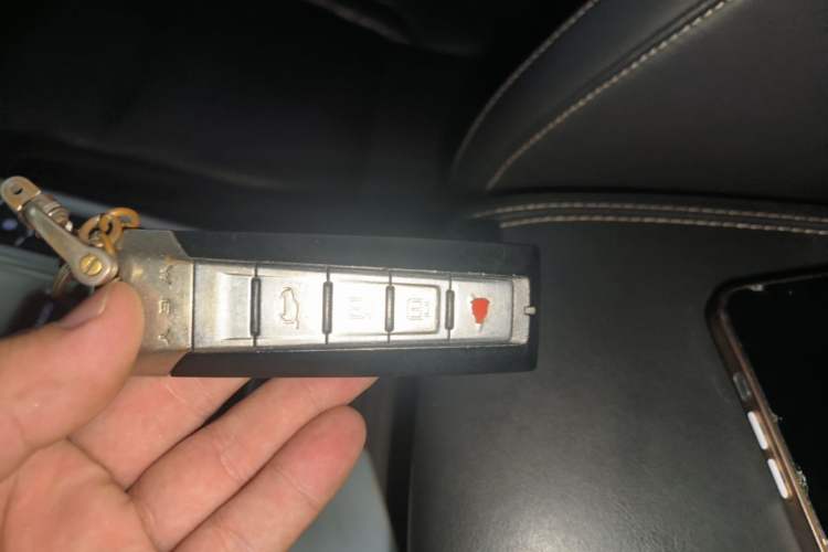 Used Wey VV6 2018 2.0T Two-Wheel-Drive Ultra-Luxury Version China V Standard Vehicle Key
