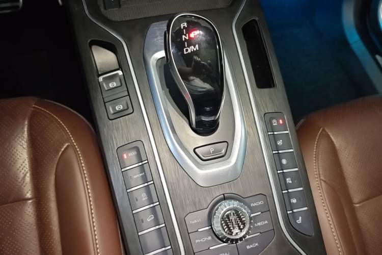 Used Wey VV6 2018 2.0T Two-Wheel Drive Flagship Version China V Standard Gear Lever