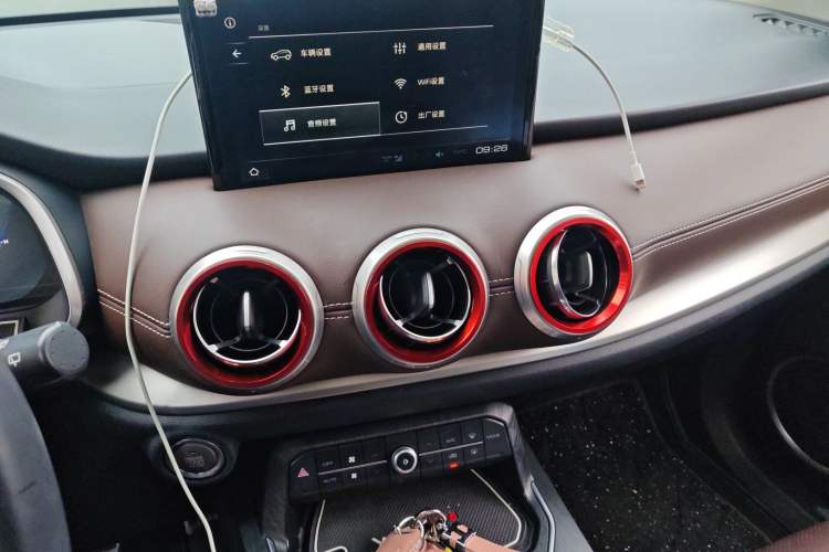 Used Wey VV6 2018 2.0T Two-Wheel Drive Flagship Version China V Standard Audio And AC Panel