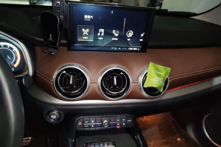 Used Wey VV6 2018 2.0T Two-Wheel-Drive Ultra-Luxury Version China V Standard Audio And AC Panel