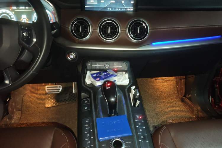 Used Wey VV6 2018 2.0T Two-Wheel-Drive Ultra-Luxury Version China V Standard Audio And AC Panel