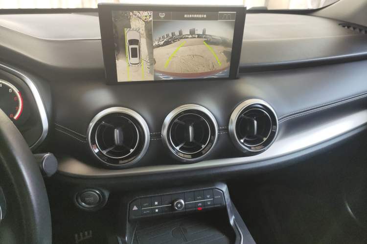 Used Wey VV6 2018 2.0T Two-Wheel-Drive Ultra-Luxury Version China V Standard Audio And AC Panel