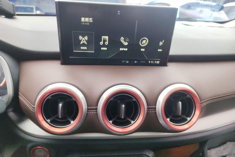 Used Wey VV6 2018 2.0T Two-Wheel-Drive Ultra-Luxury Version China V Standard Audio And AC Panel