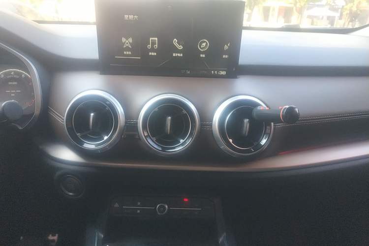 Used Wey VV6 2018 2.0T Two-Wheel-Drive Ultra-Luxury Version China V Standard Audio And AC Panel