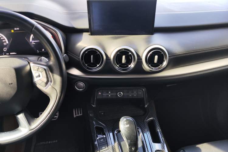 Used Wey VV6 2018 2.0T Two-Wheel-Drive Ultra-Luxury Version China V Standard Audio And AC Panel