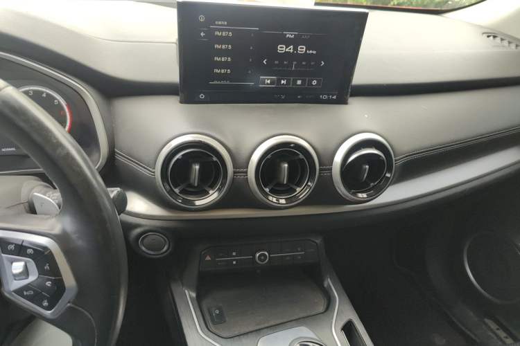 Used Wey VV6 2018 2.0T Two-Wheel Drive Flagship Version China V Standard Audio And AC Panel