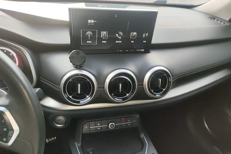 Used Wey VV6 2018 2.0T Two-Wheel Drive Flagship Version China V Standard Audio And AC Panel
