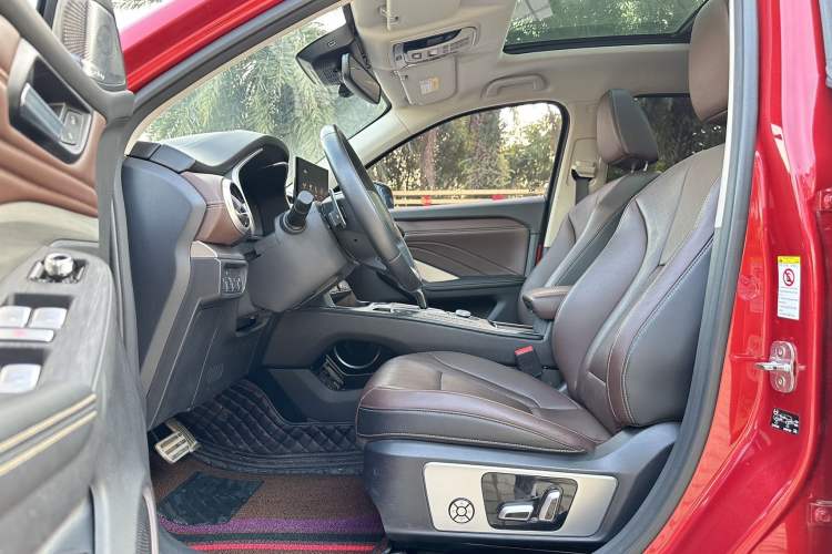 Used Wey VV6 2018 2.0T Two-Wheel-Drive Ultra-Luxury Version China V Standard Driver Seat