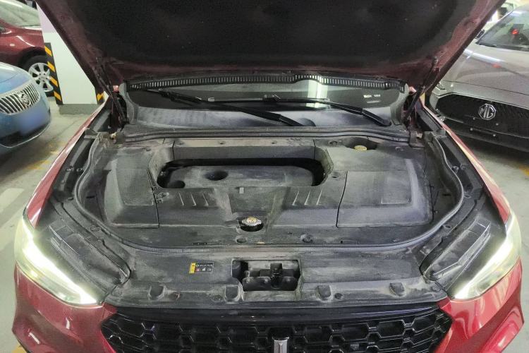 Used Wey VV6 2018 2.0T Two-Wheel-Drive Ultra-Luxury Version China V Standard Engine Bay