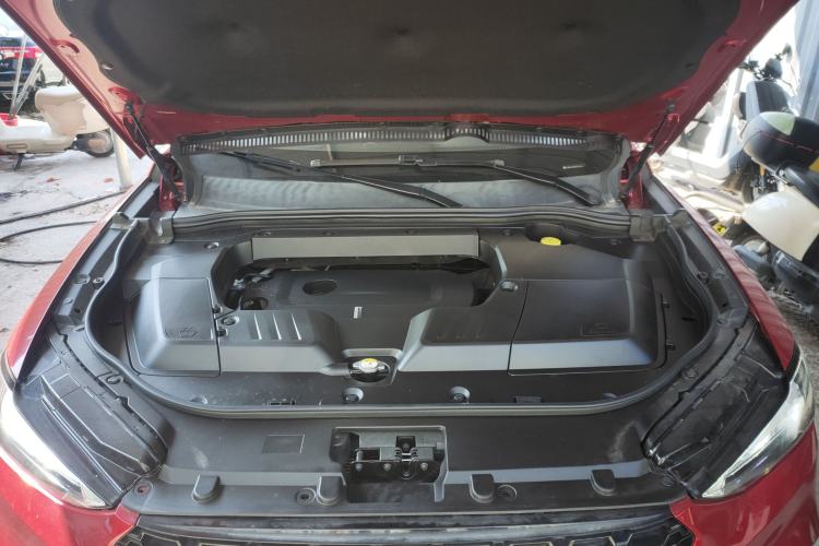 Used Wey VV6 2018 2.0T Two-Wheel-Drive Ultra-Luxury Version China V Standard Engine Bay