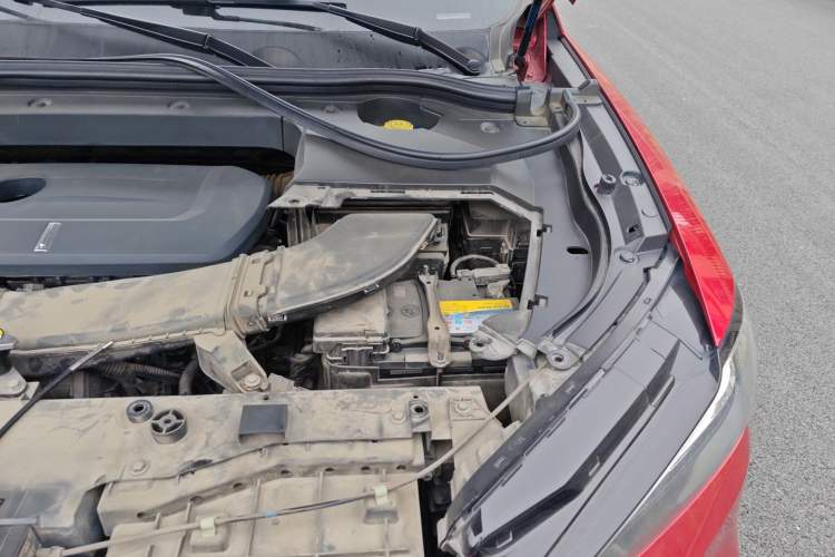 Used Wey VV6 2018 2.0T Two-Wheel Drive Flagship Version China V Standard Engine Bay Left