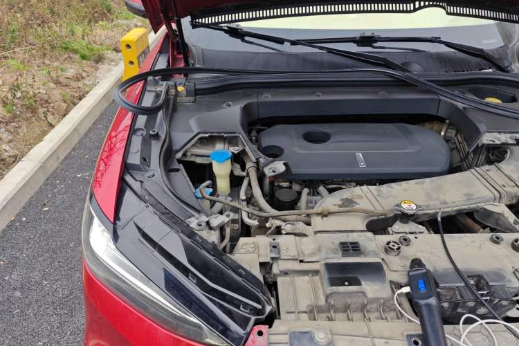 Used Wey VV6 2018 2.0T Two-Wheel Drive Flagship Version China V Standard Engine Bay Right