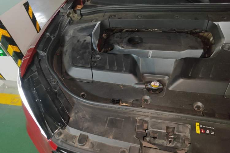 Used Wey VV6 2018 2.0T Two-Wheel Drive Flagship Version China V Standard Engine Bay Right