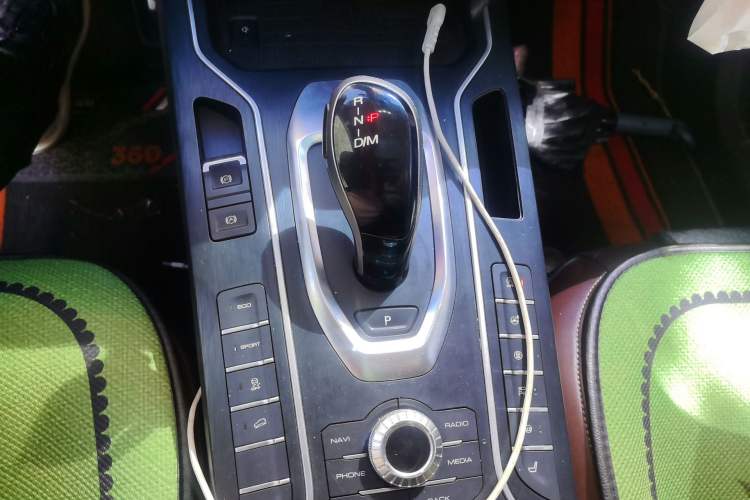 Used Wey VV6 2018 2.0T Two-Wheel Drive Flagship Version China V Standard Gear Lever