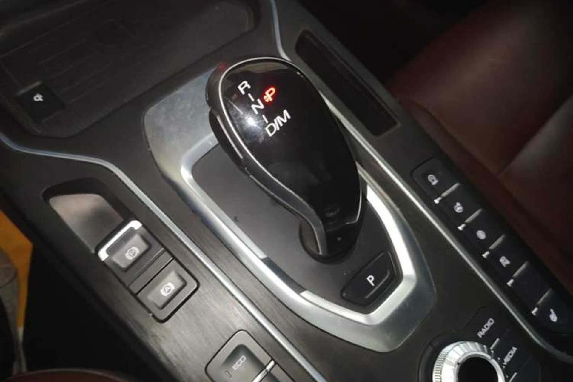 Used Wey VV6 2018 2.0T Two-Wheel-Drive Ultra-Luxury Version China V Standard Gear Lever