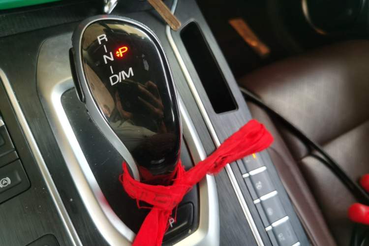 Used Wey VV6 2018 2.0T Two-Wheel-Drive Ultra-Luxury Version China V Standard Gear Lever
