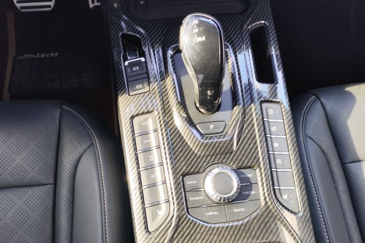 Used Wey VV6 2018 2.0T Two-Wheel-Drive Ultra-Luxury Version China V Standard Gear Lever