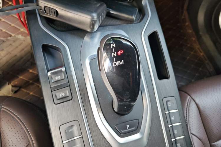 Used Wey VV6 2018 2.0T Two-Wheel-Drive Ultra-Luxury Version China V Standard Gear Lever