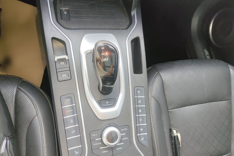 Used Wey VV6 2018 2.0T Two-Wheel Drive Flagship Version China V Standard Gear Lever
