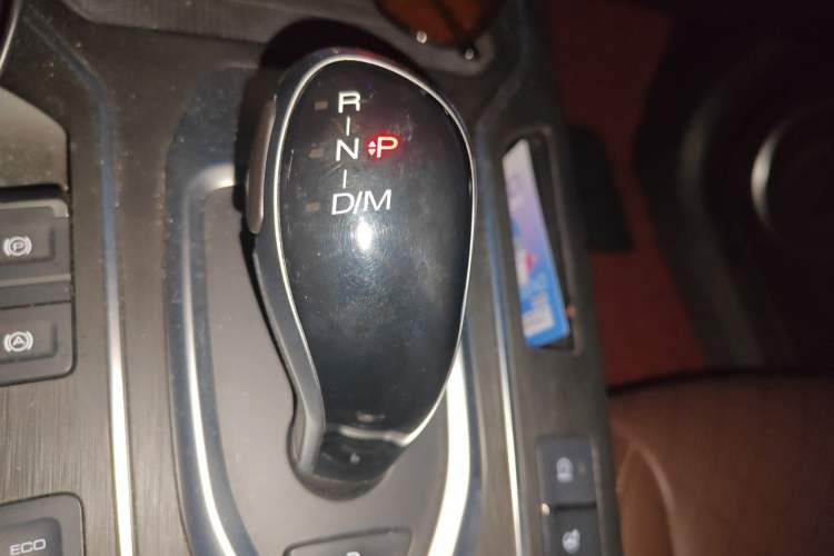 Used Wey VV6 2018 2.0T Two-Wheel Drive Flagship Version China V Standard Gear Lever