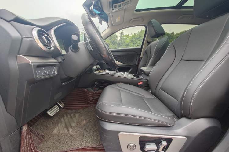 Used Wey VV6 2018 2.0T Two-Wheel-Drive Ultra-Luxury Version China V Standard Interior 3
