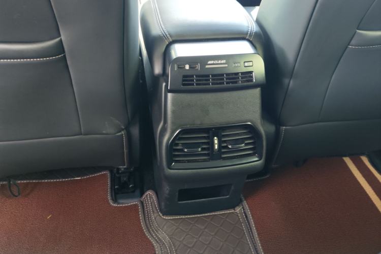 Used Wey VV6 2018 2.0T Two-Wheel-Drive Ultra-Luxury Version China V Standard Interior 4